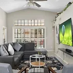 Stylish Mid-Century 4Br Escape With Pool & Luxe Vibes