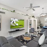 Stylish Mid-Century 4Br Escape With Pool & Luxe Vibes