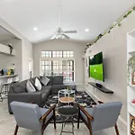 Stylish Mid-Century 4Br Escape With Pool & Luxe Vibes
