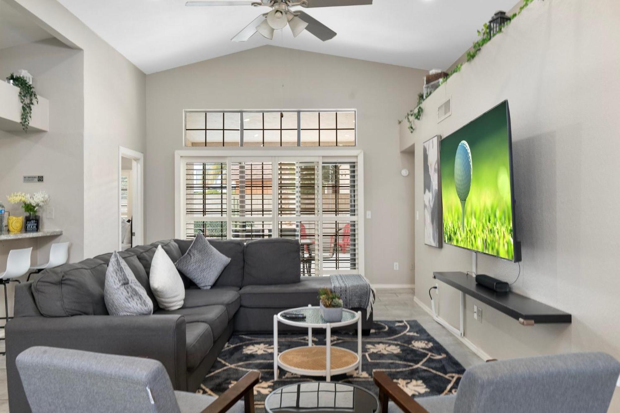 Stylish Mid-century 4br Escape With Pool & Luxe Vibes Phoenix