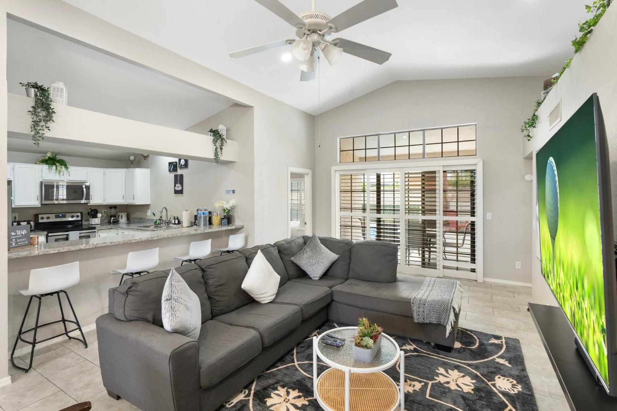 Feriehus Stylish Mid-century 4br Escape With Pool & Luxe Vibes *