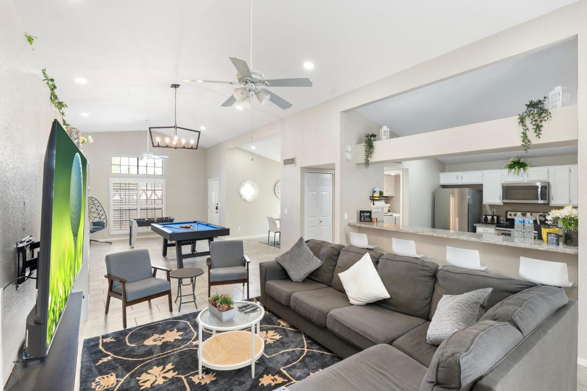 Feriehus Stylish Mid-century 4br Escape With Pool & Luxe Vibes *