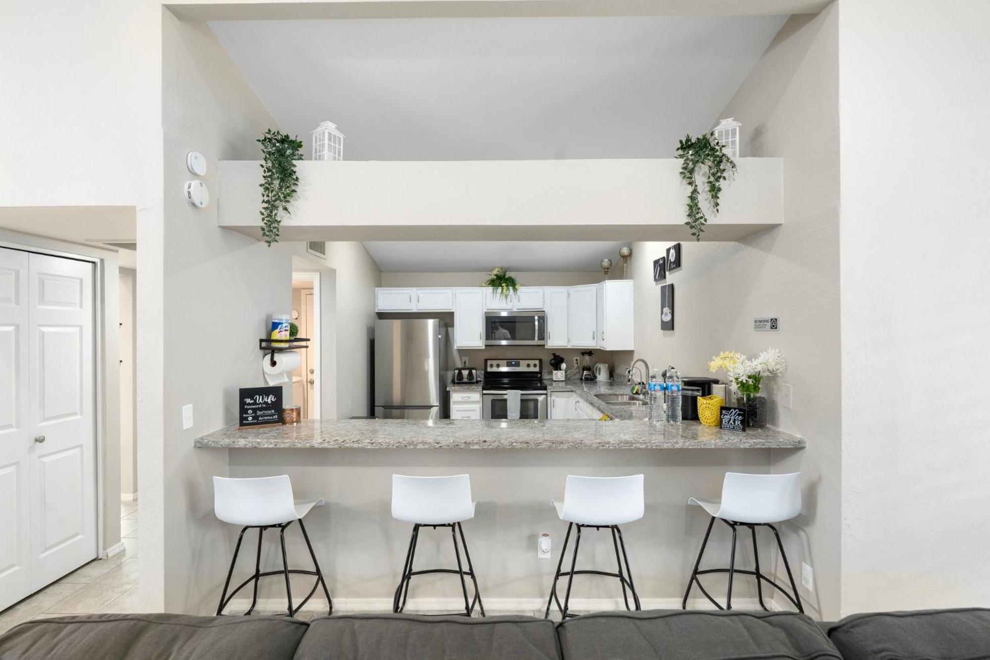 Stylish Mid-century 4br Escape With Pool & Luxe Vibes Phoenix