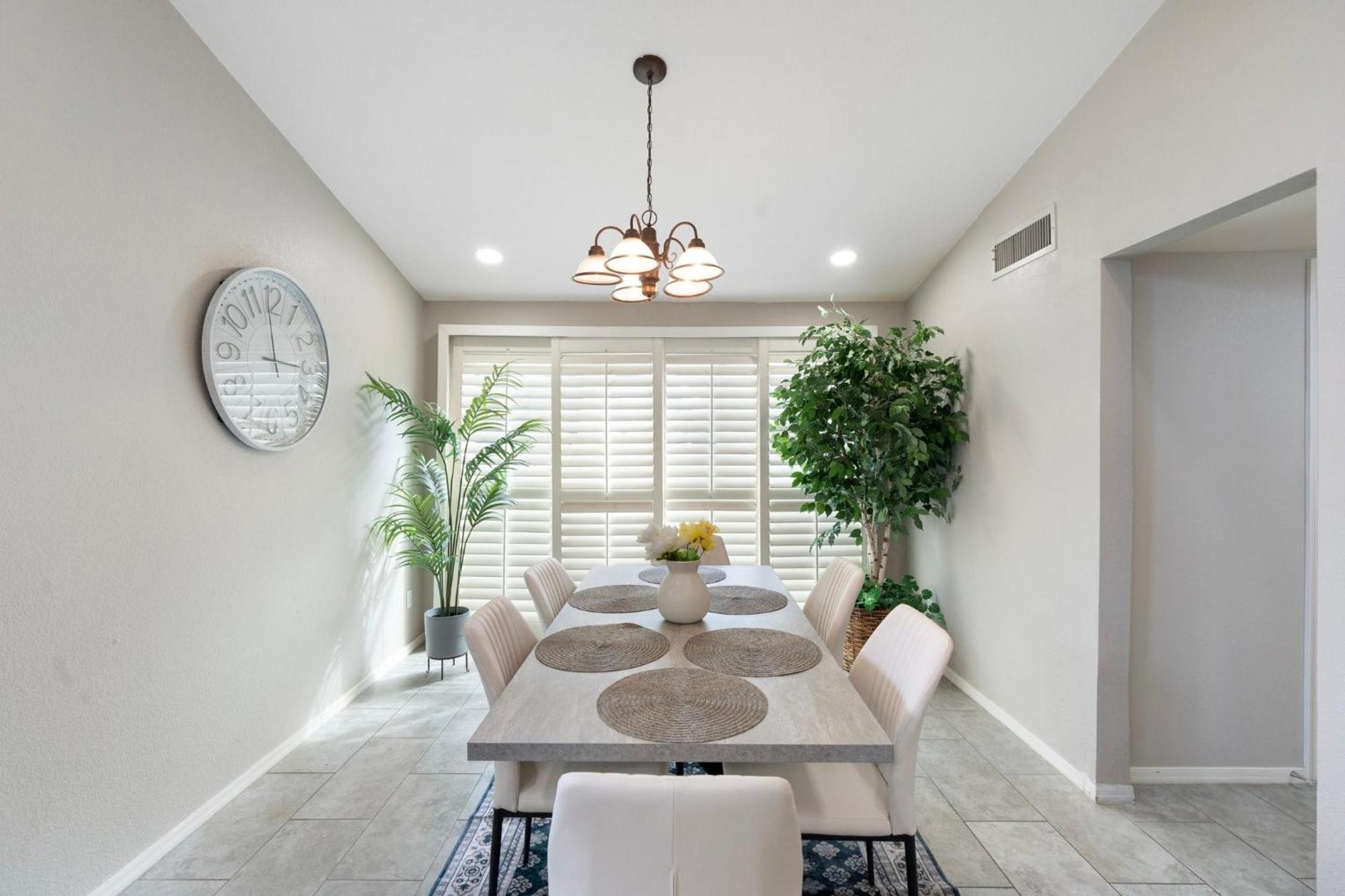 Feriehus Stylish Mid-century 4br Escape With Pool & Luxe Vibes *
