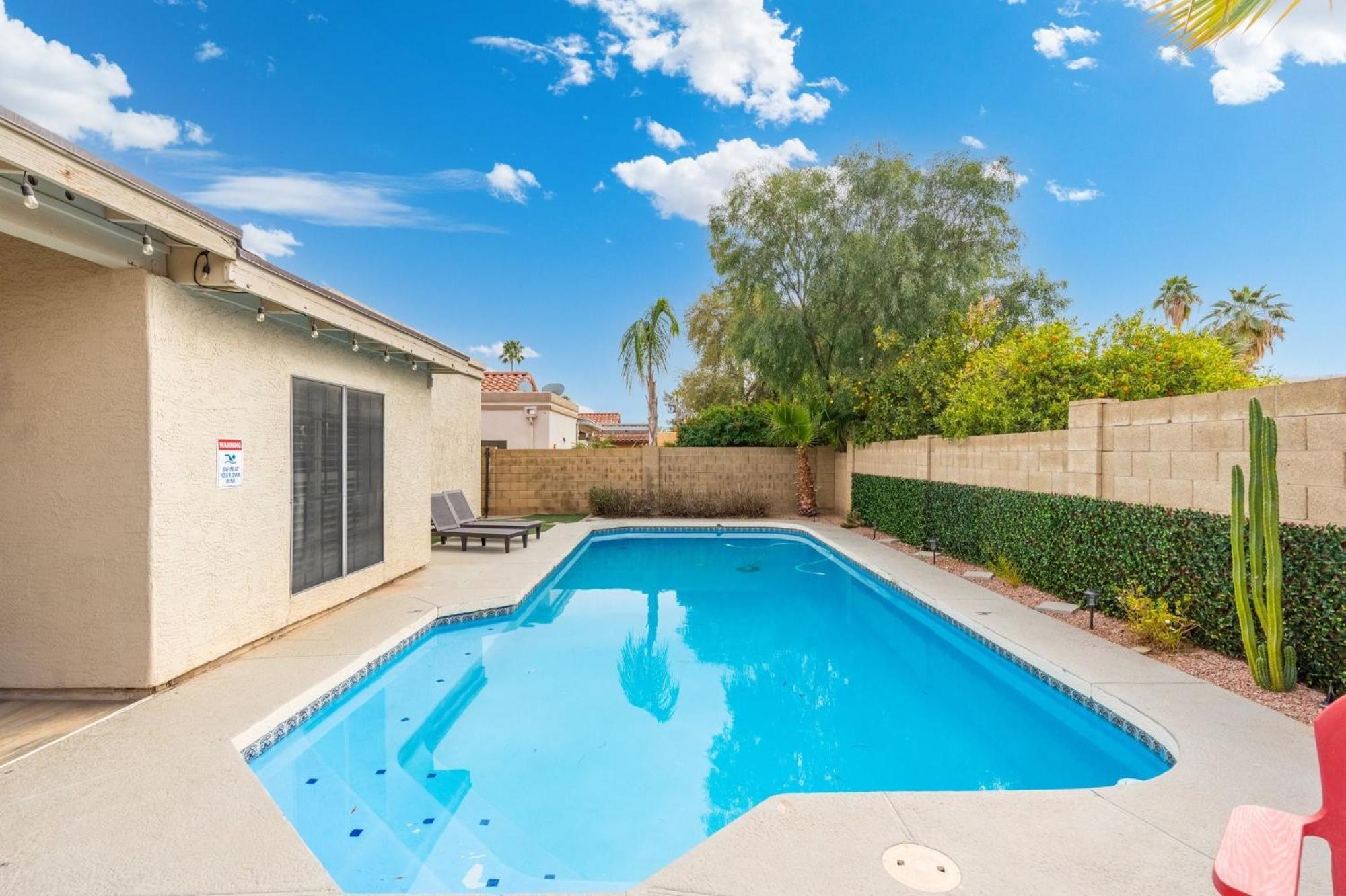 Stylish Mid-century 4br Escape With Pool & Luxe Vibes *