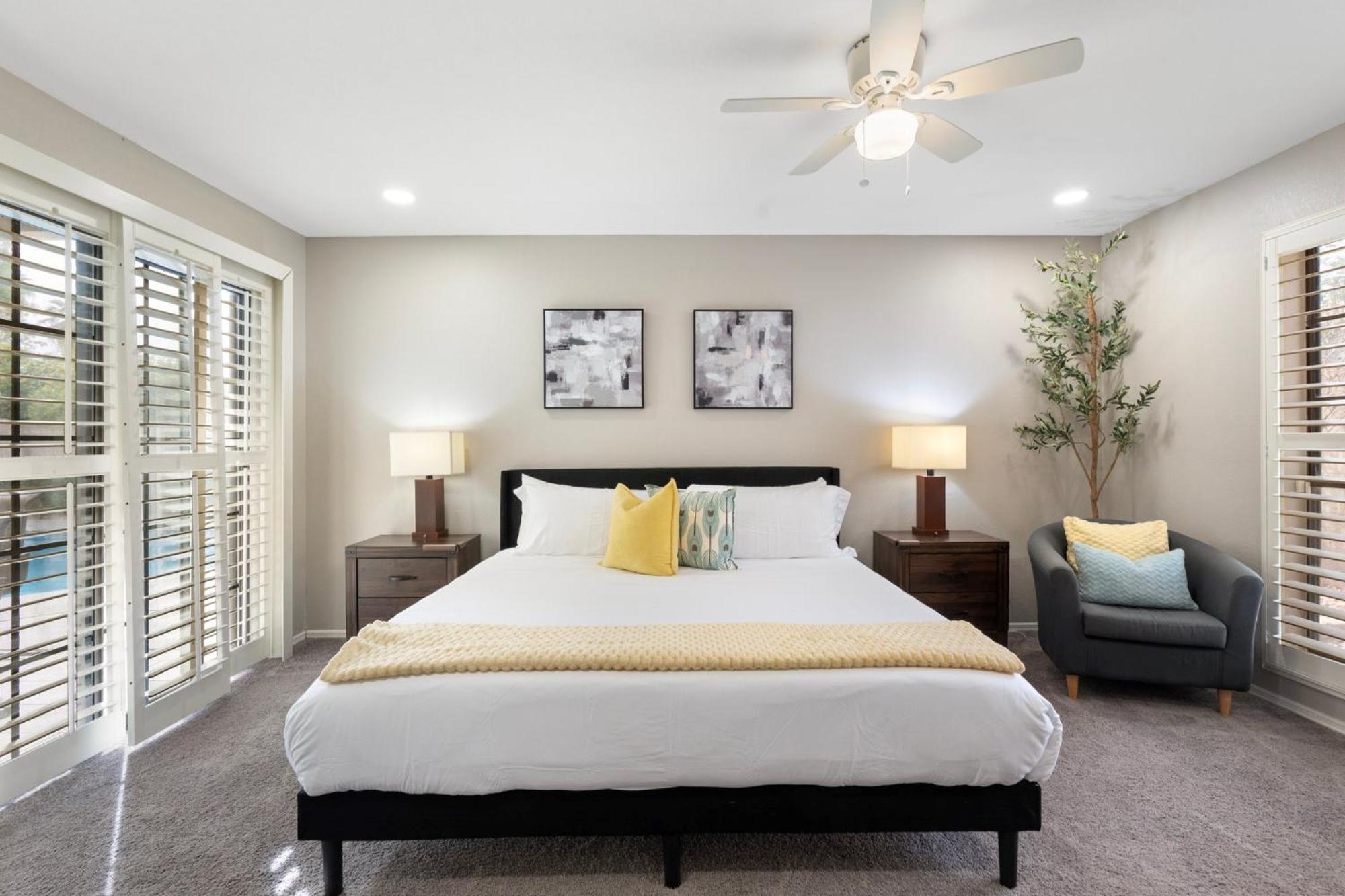 Stylish Mid-century 4br Escape With Pool & Luxe Vibes Feriehus
